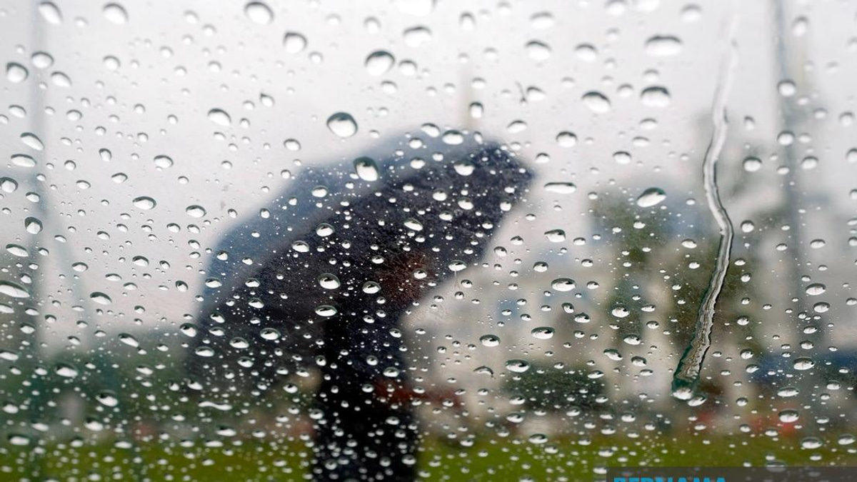 Heavy Thunderstorms and Strong Winds to Batter East Coast and Borneo Until Evening