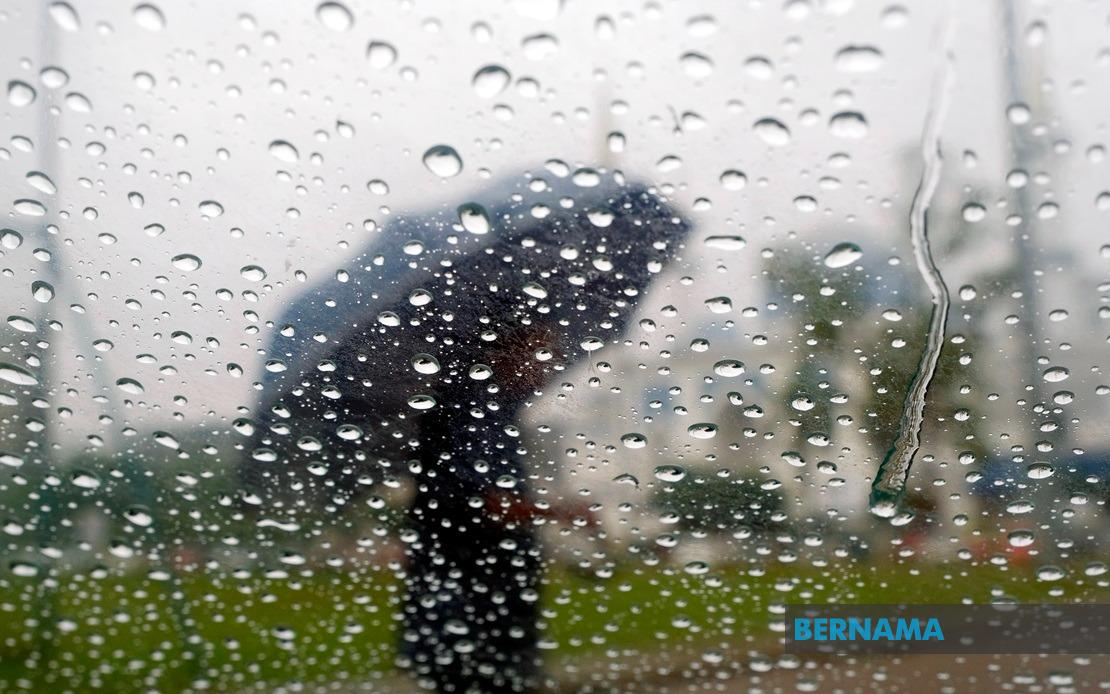 Heavy Thunderstorms and Strong Winds to Batter East Coast and Borneo Until Evening