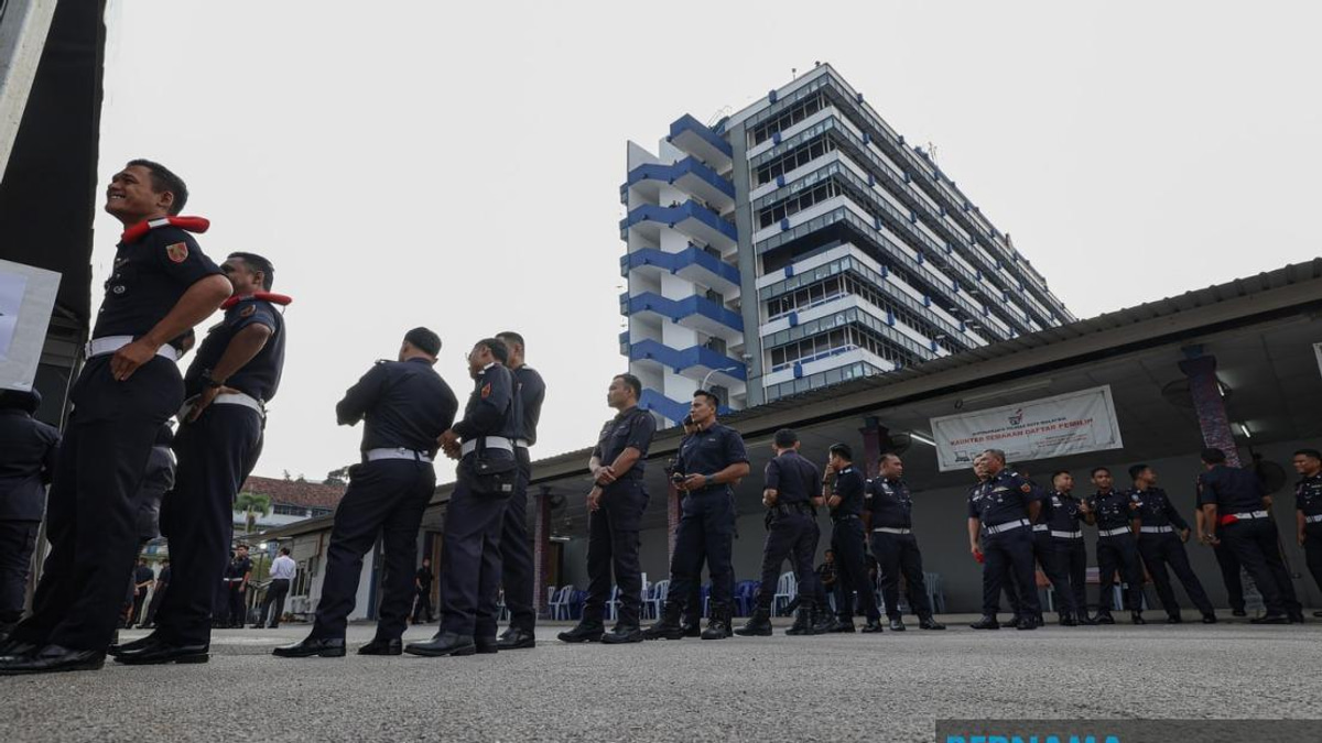 Over 2,400 Armed Forces and Police Cast Early Votes in Negeri Sembilan Election