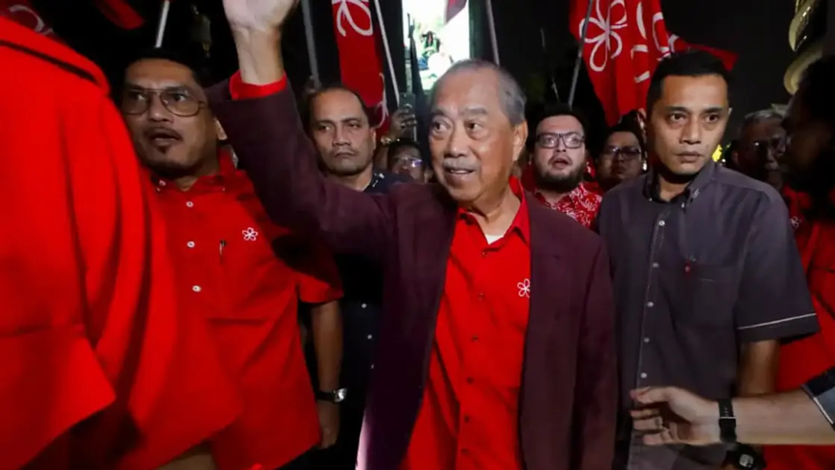 Muhyiddin Draws Over 200 Supporters as Bersatu Braces for Strategic Party Meeting