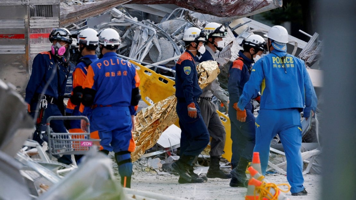 Japan's Kumamoto Reels From Massive Quake as Rescuers Battle Heat and Aftershocks