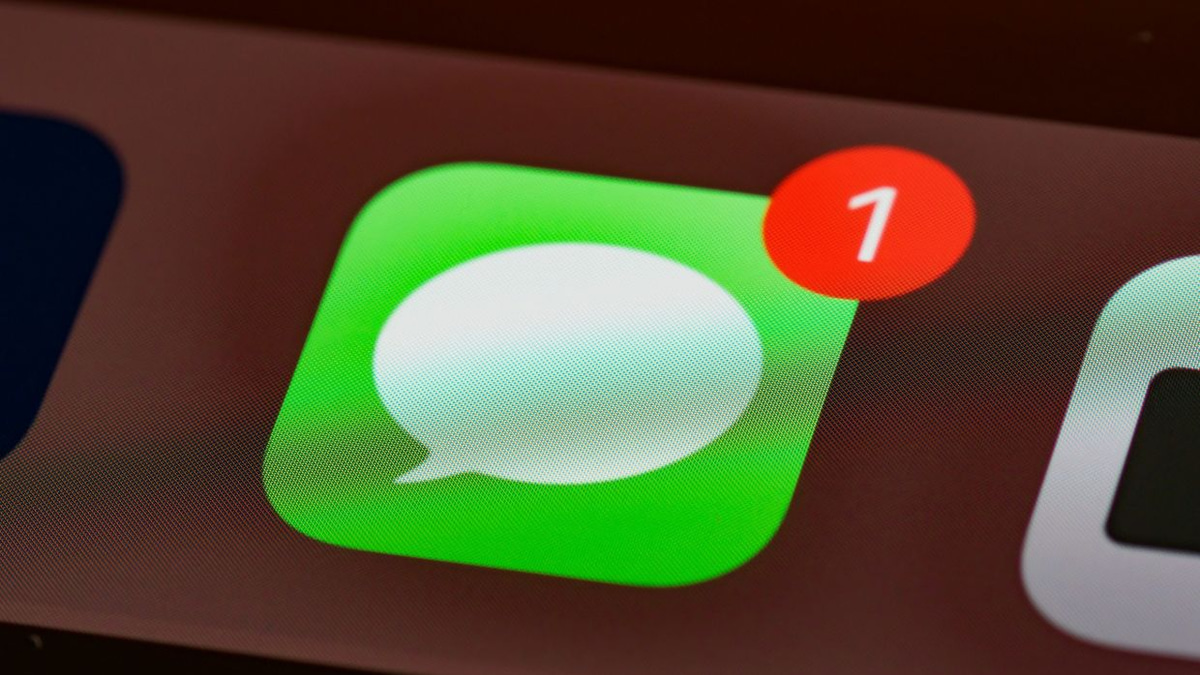 ChatGPT Gains Access to iMessage, Intensifying Apple Privacy Debate