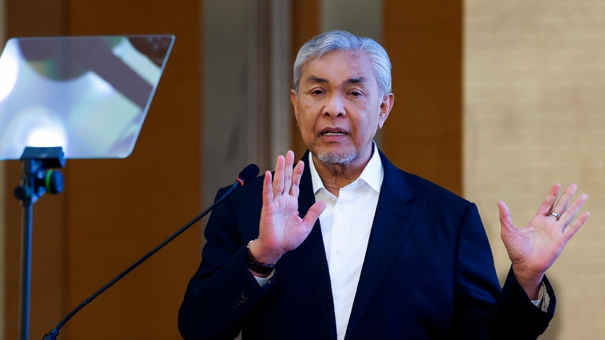 Zahid calls for end to 3R discourse as Negri Sembilan Palace issues campaign reminder