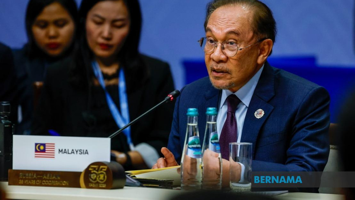 PM Anwar Urges ASEAN and Russia to Deepen Strategic Ties Amid Global Tensions