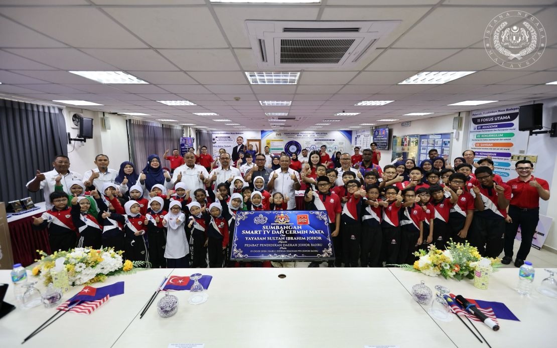 Johor Foundation Equips Schools With Smart TVs and Vision Screening, Distributes 2,000 Spectacles to B40 Students
