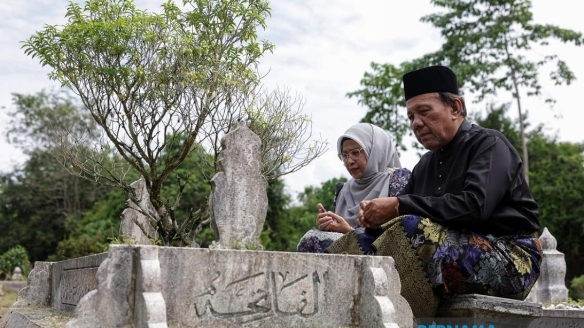 Ismail Lasim Sworn in as Negeri Sembilan Menteri Besar, Pays Respects at Parents' Graves