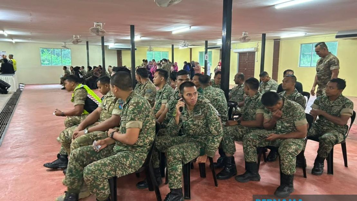 Saifuddin, Khaled Call on Early Voters to Exercise Democratic Duty in Johor Election