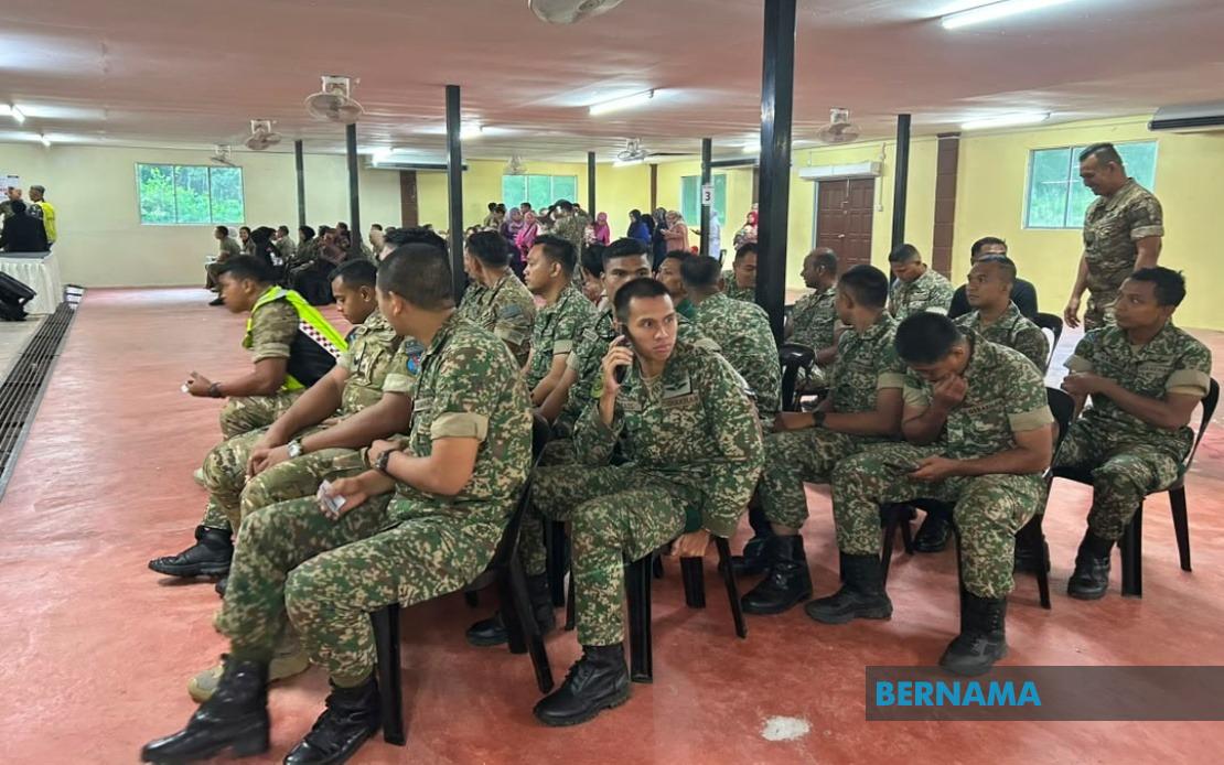 Saifuddin, Khaled Call on Early Voters to Exercise Democratic Duty in Johor Election
