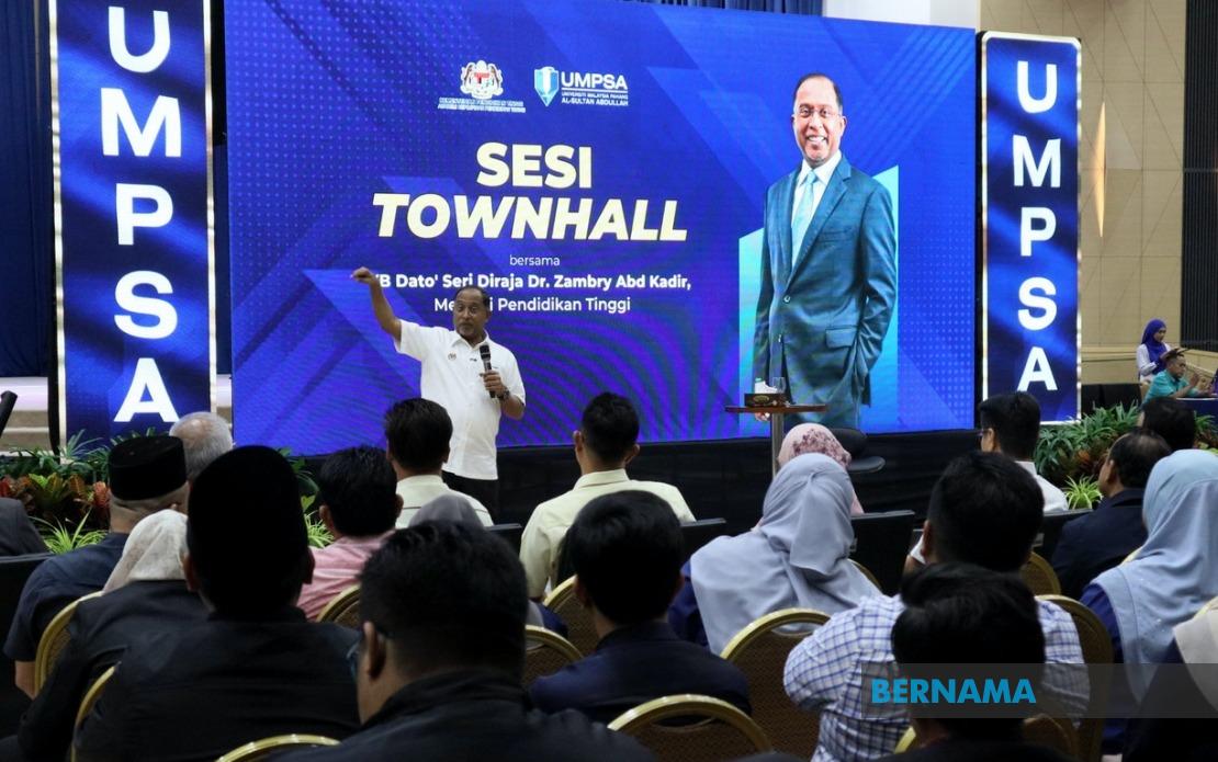 Malaysia's Higher Education Ministry Acts on PM's Student Discipline Review