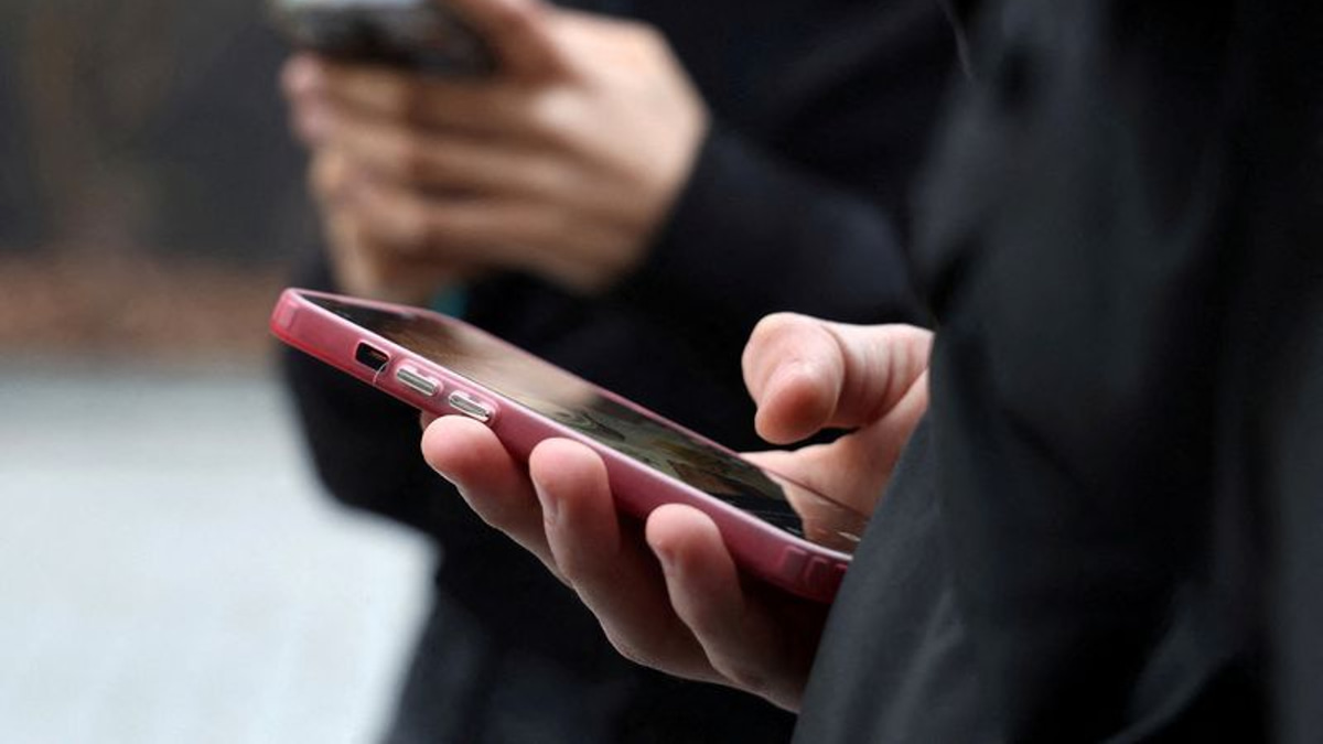 France's Constitutional Court Strikes Down Social Media Ban for Under-15s