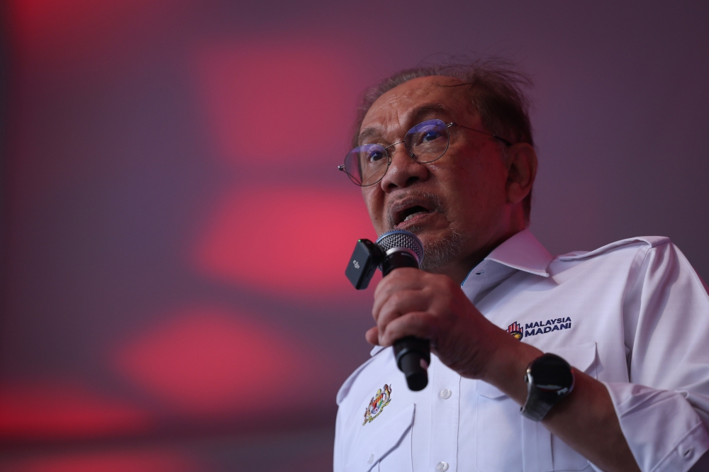 Anwar Criticises Opposition for 'Abandoning' Tabung Haji Depositors Amid Parliamentary Walkout