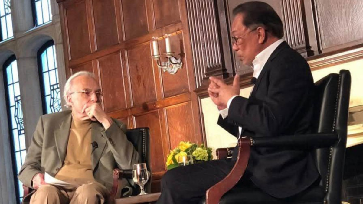 Anwar Pays Tribute to Influential Islamic Scholar John Esposito