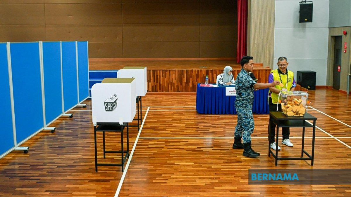Negeri Sembilan Early Voting Closes At Staggered Hours As Security Personnel Cast Ballots