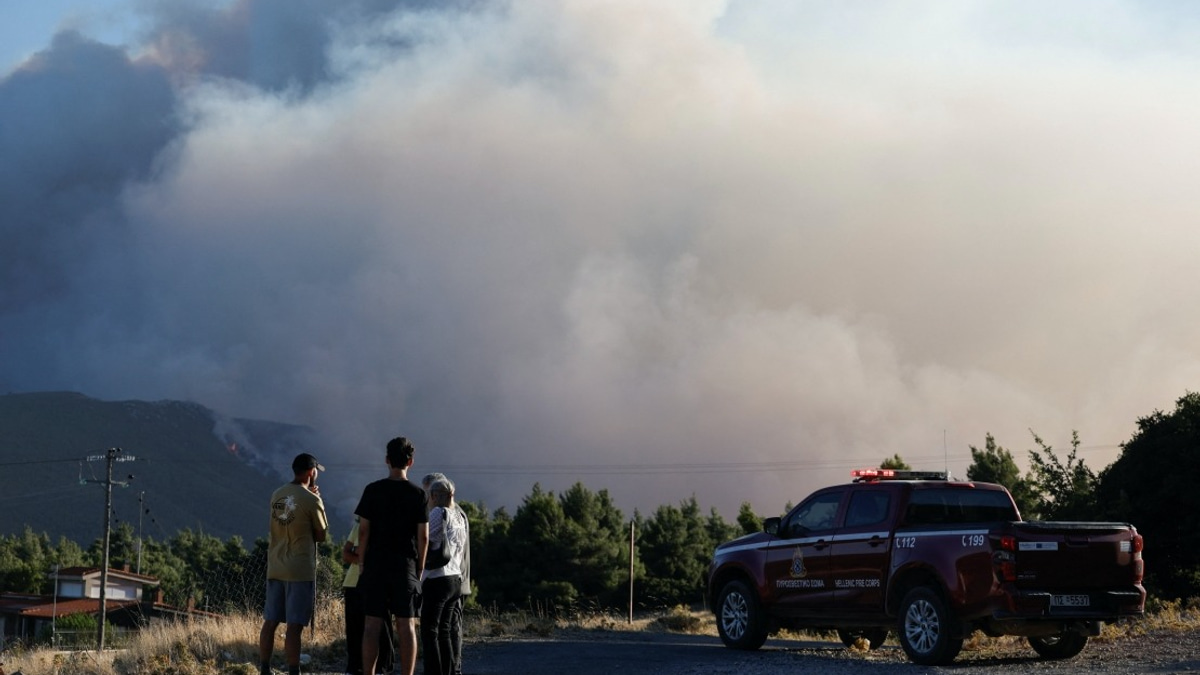 Greece Mobilises Firefighting Force as Wildfires Menace Athens Region