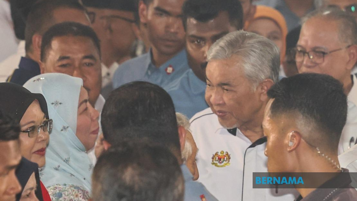 DPM Zahid Honors FELDA Settlers as Nation's Pride at 70th Anniversary Celebration