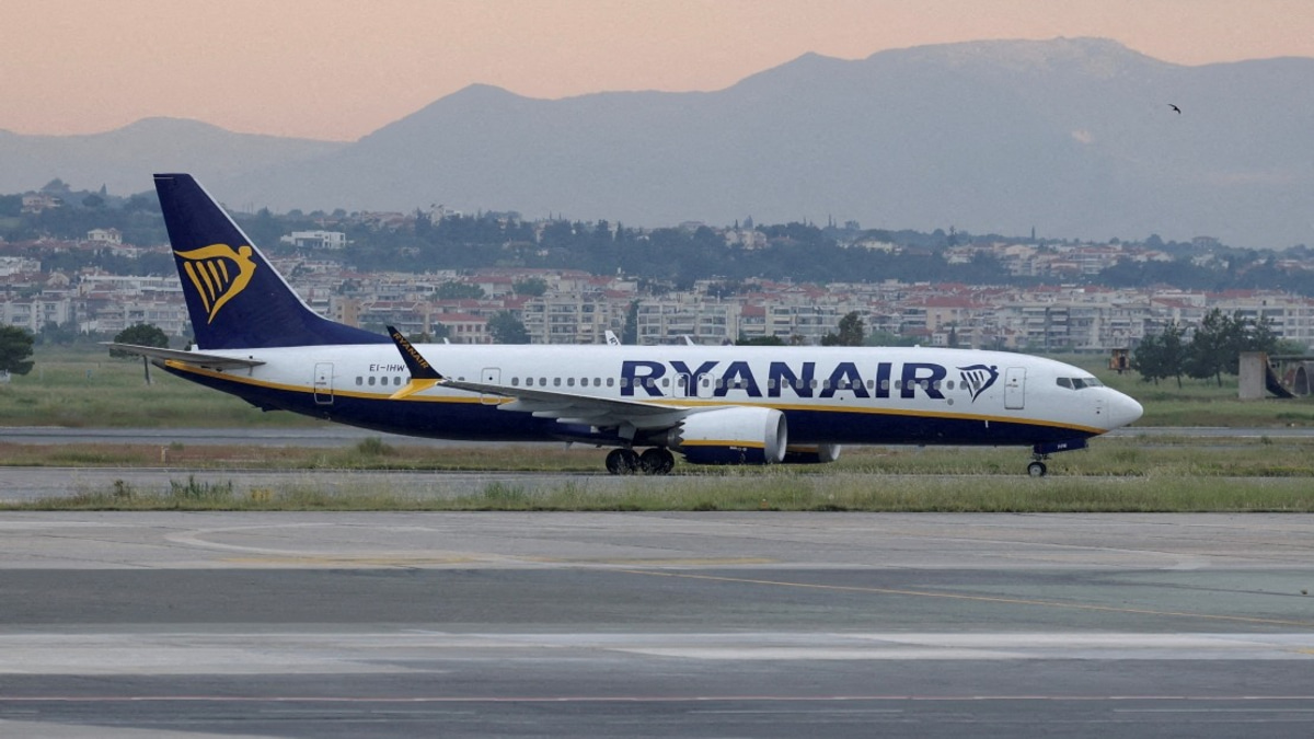Passenger Sucked Toward Broken Window During Ryanair Flight From Greece