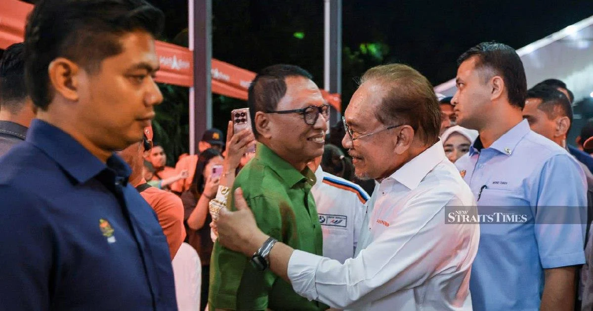 Rafizi Quips Over Puad's Political Shift as PKR Embrace Signals Coalition Realignment