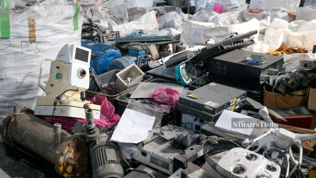 Ten Federal Officers Arrested Over Alleged Extortion at Penang E-Waste Plant