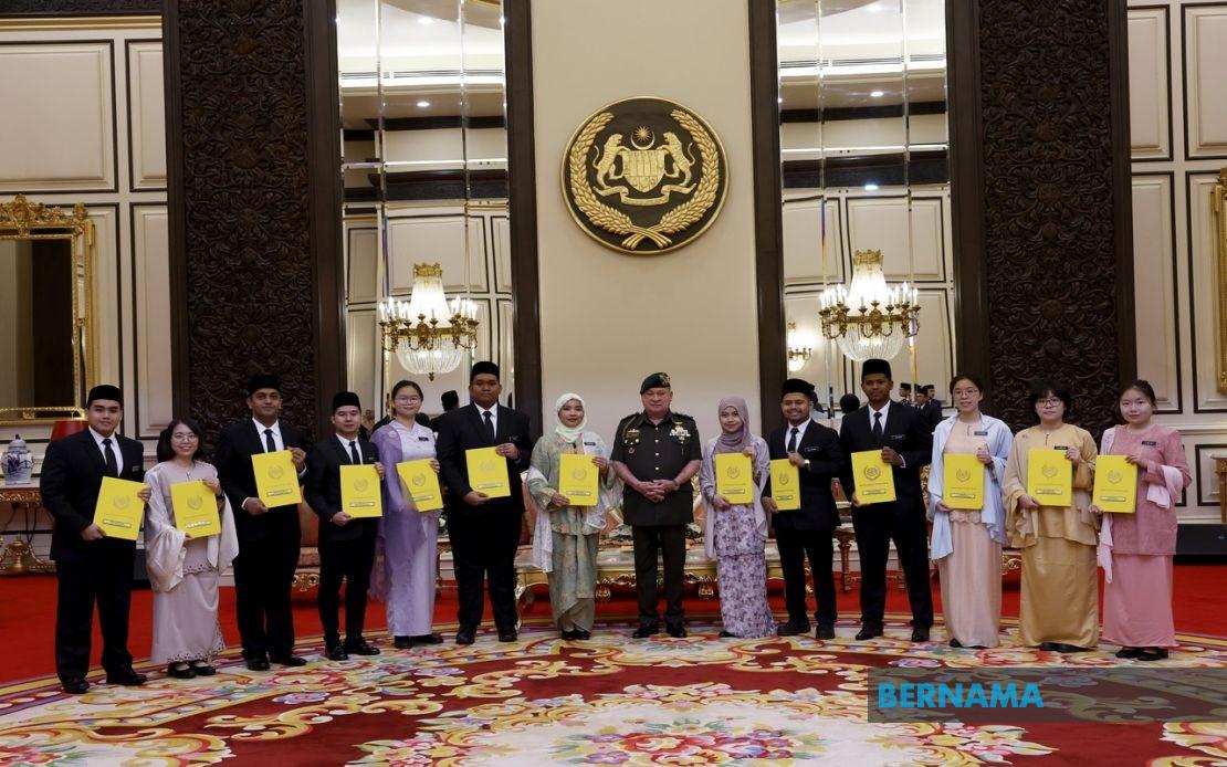 King Presents 2026 BYDPA Scholarships to 14 High-Achieving Recipients