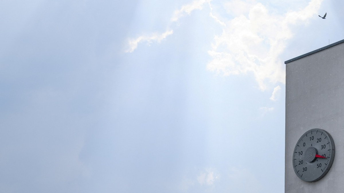US Death Toll Climbs to 25 as Extreme Heat Sweeps Nation While East Coast Braces for Severe Storms