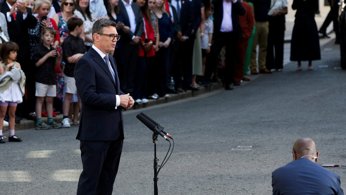 UK's New Leader Burnham Signals Leftward Shift with Cabinet Overhaul