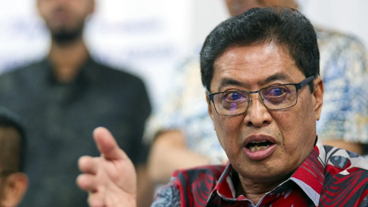 Zaid Ibrahim Challenges Law Minister Over Secrecy of Azam Baki's Share Holdings