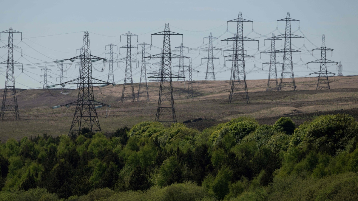 Britain's New PM Moves to Cut Electricity Taxes as Cost-of-Living Crisis Deepens