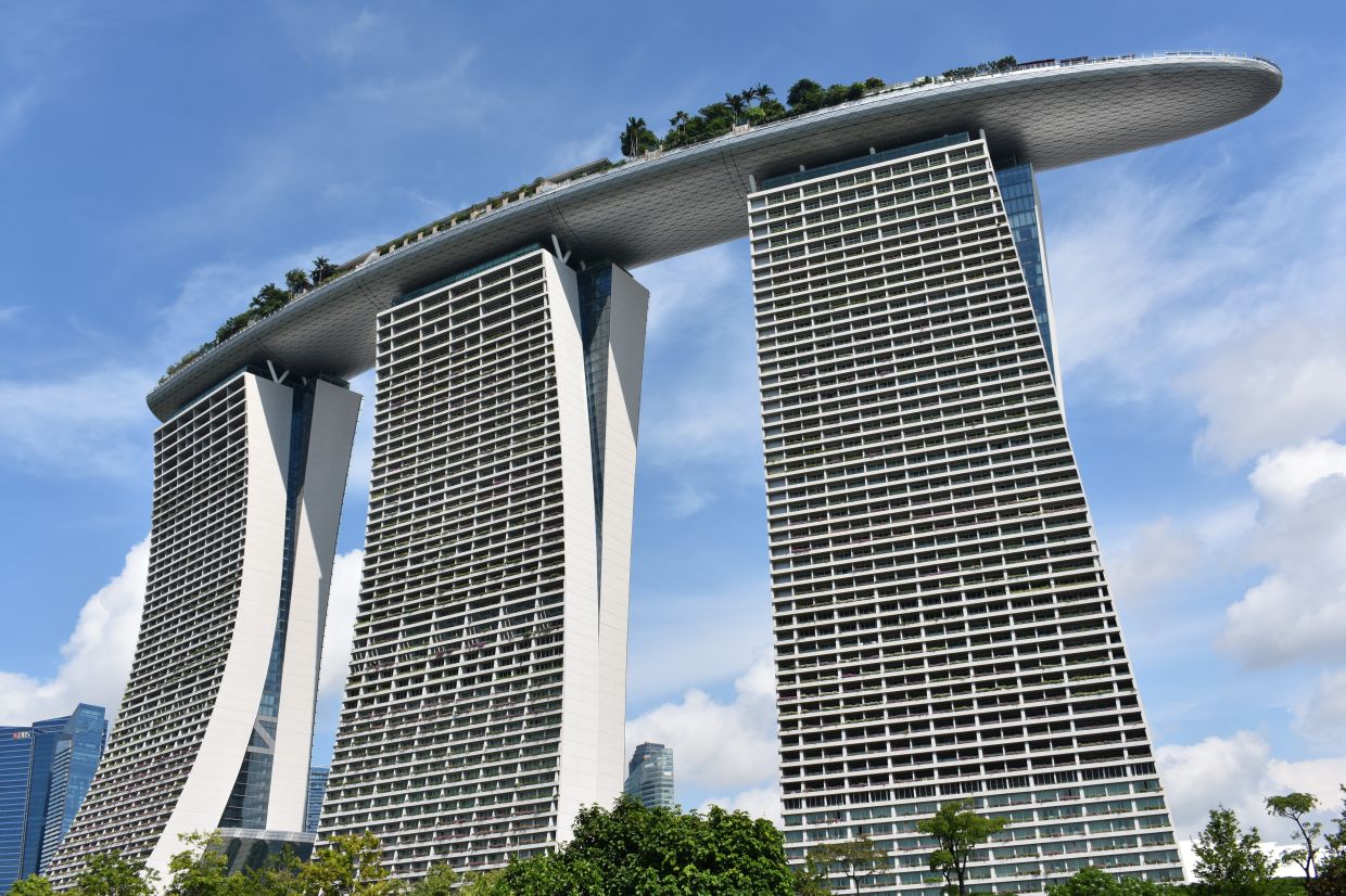 Singapore's Casino Duopoly: How Marina Bay Sands is Winning Over Resorts World Sentosa