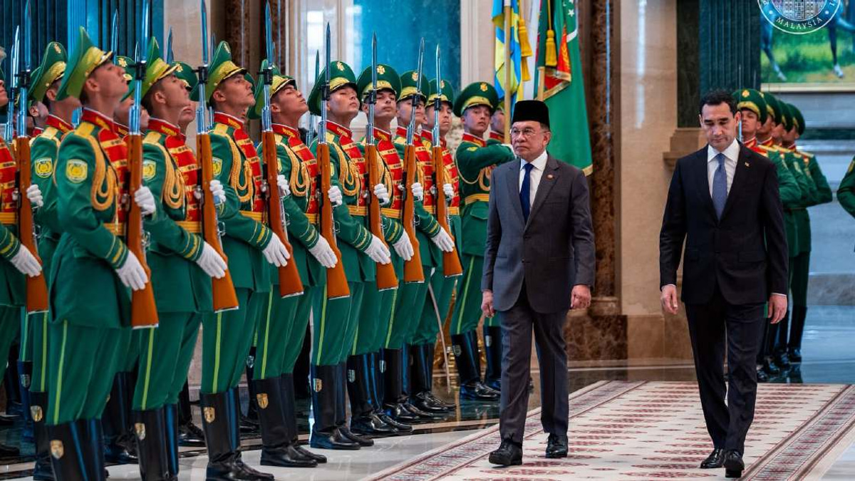 Anwar Ibrahim Accorded State Welcome in Turkmenistan Visit
