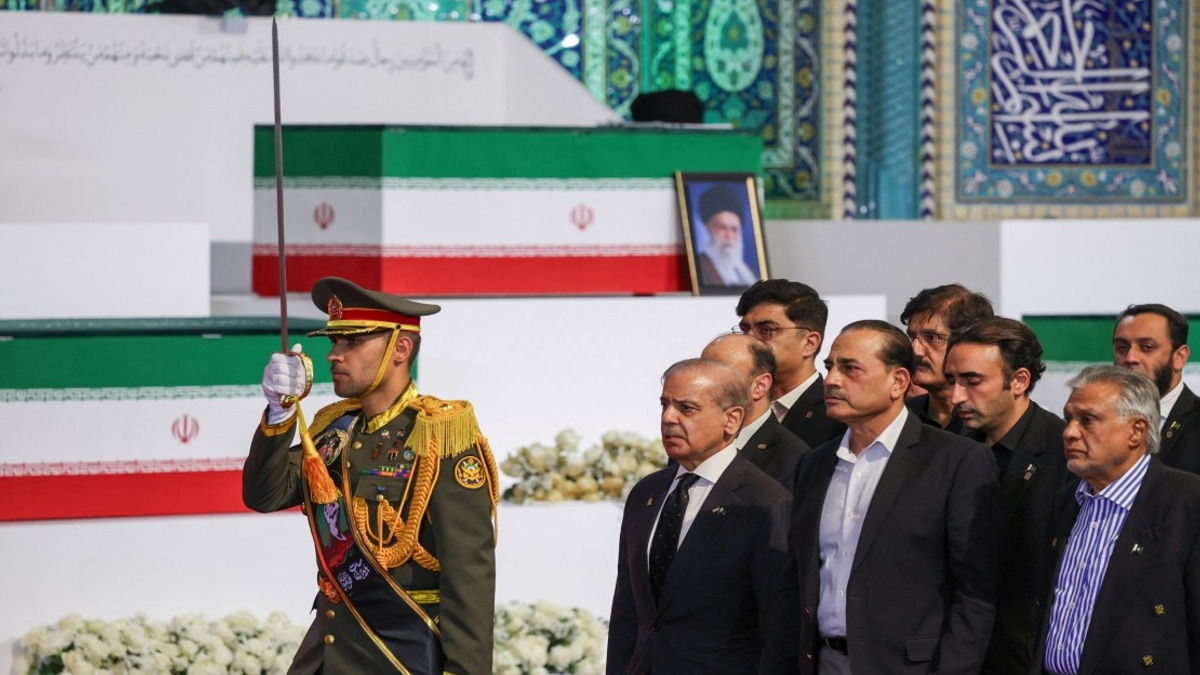 Pakistan sends highest-level delegation to Khamenei funeral, earns Iran's praise