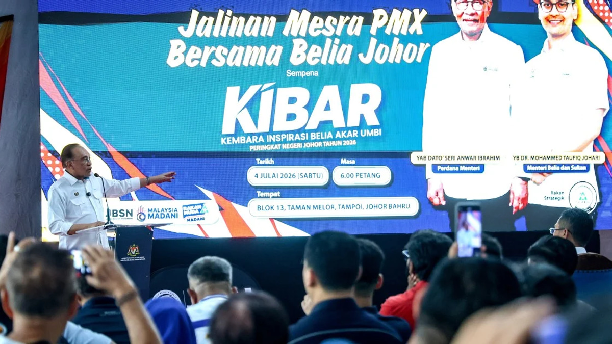 Anwar Hits Out at Malay Supremacy Rhetoric Amid Loss of Reserved Lands