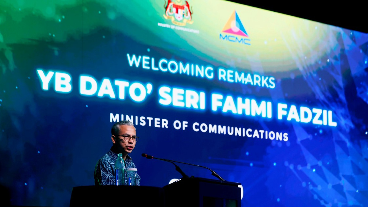Cabinet united despite discipline row, says Fahmi