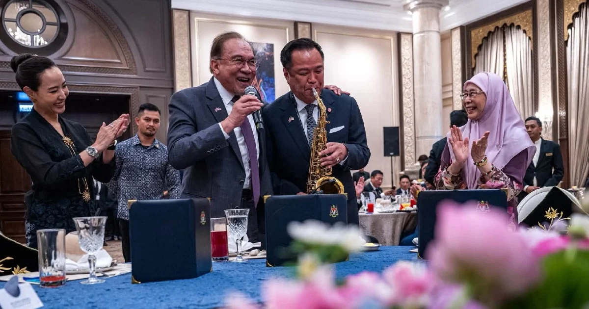 Anwar and Thai PM Anutin perform 'My Way' duet, showcasing warmth of bilateral ties