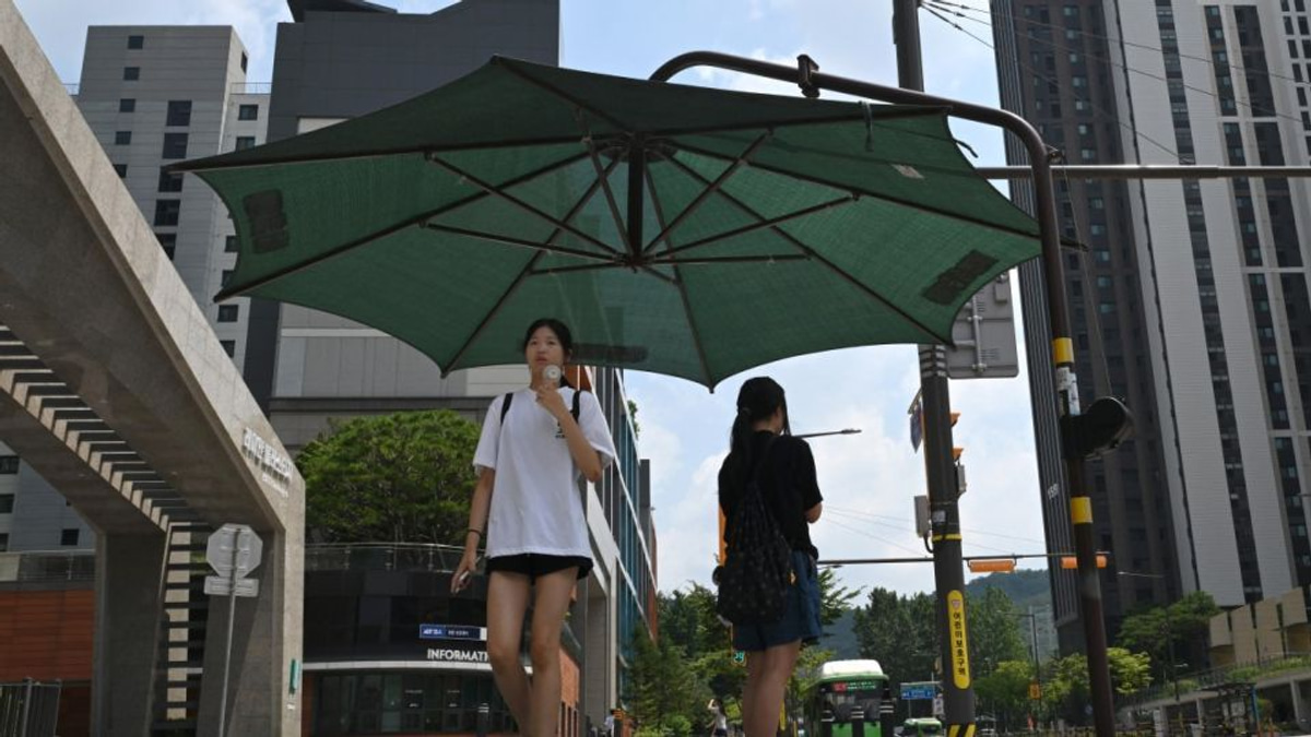 South Korea's Heat Crisis Exposes Workplace Inequality as Big Business Adapts, Smaller Employers Lag