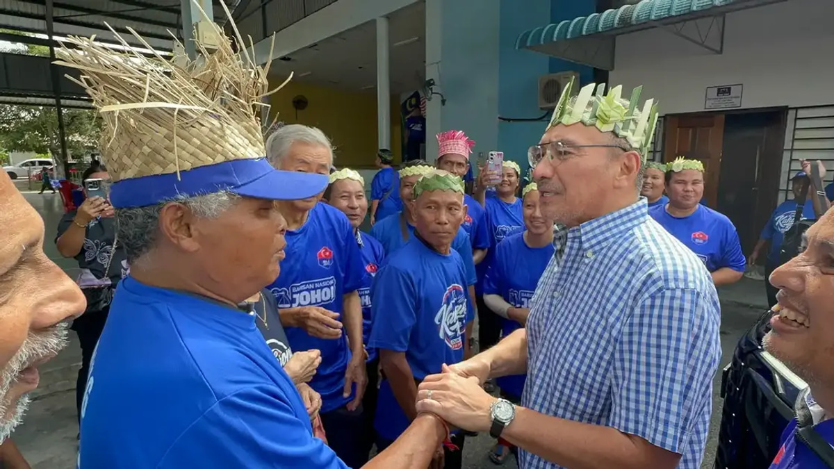 Barisan Nasional Must Concentrate on Winning Voters, Not Opinion Polls, Hisham Advises
