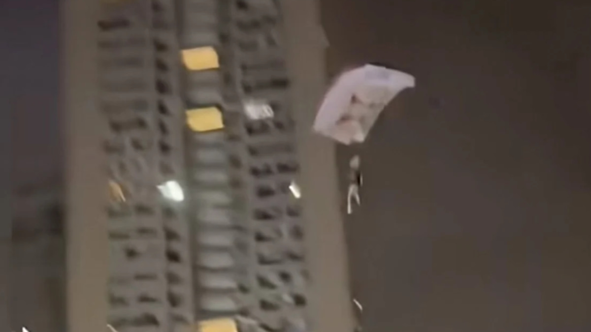Chinese Influencer Detained After Illegal Rooftop Parachute Jump Endangers Residents