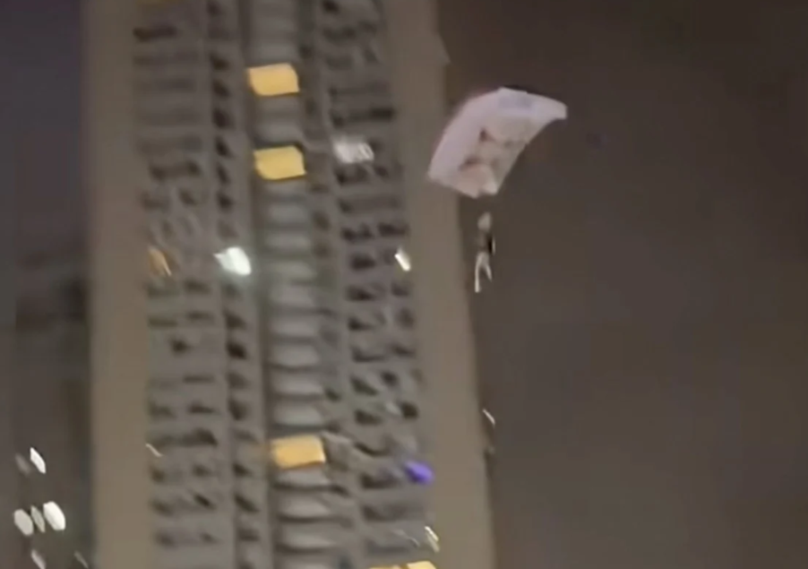 Chinese Influencer Detained After Illegal Rooftop Parachute Jump Endangers Residents