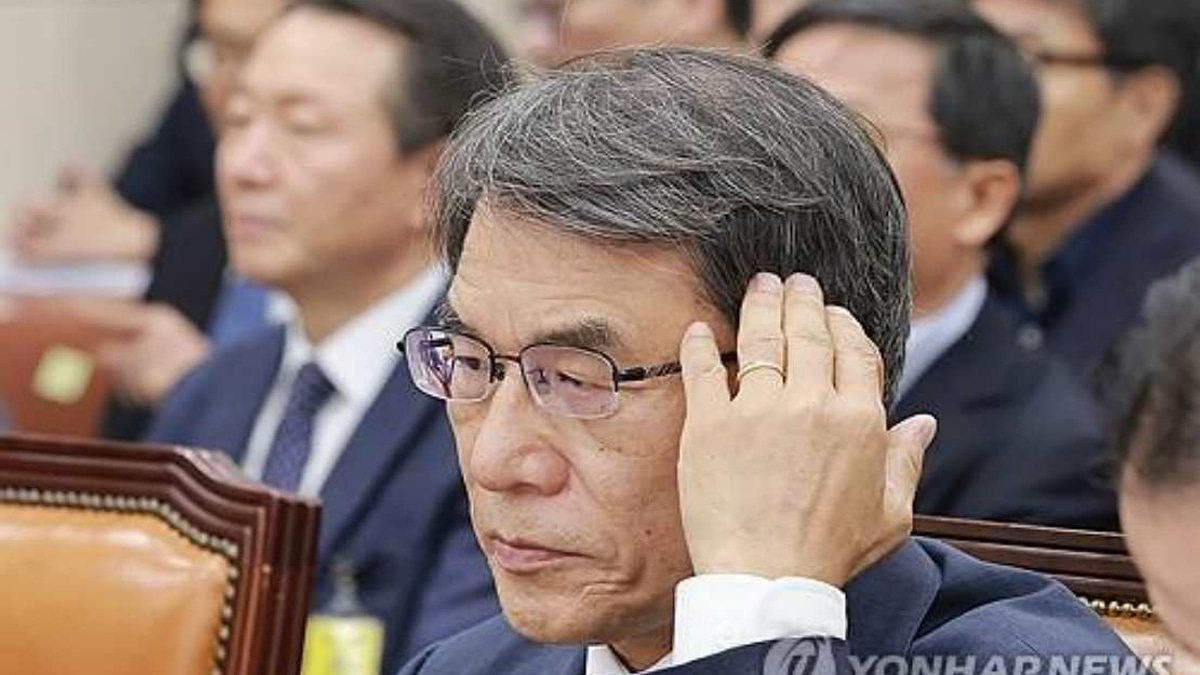 South Korean authorities raid election watchdog investigating former chief's alleged embezzlement