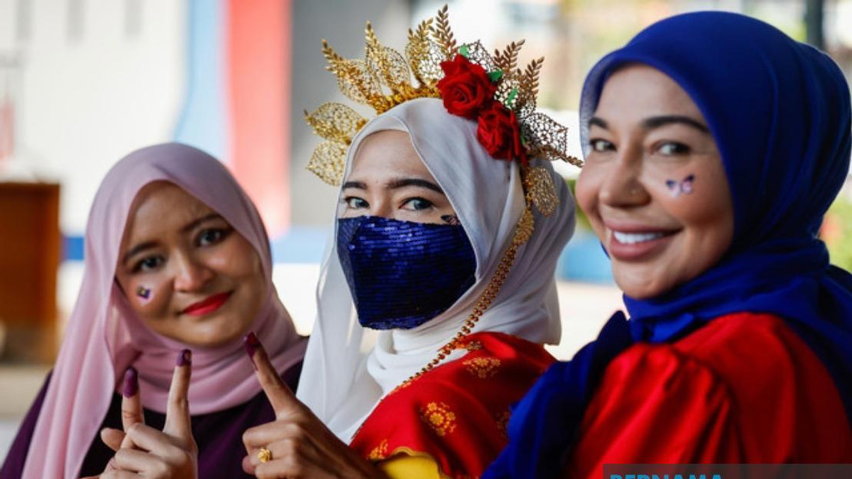 Sisters Celebrate Civic Duty in Patriotic Colours at Rantau Polling Centre