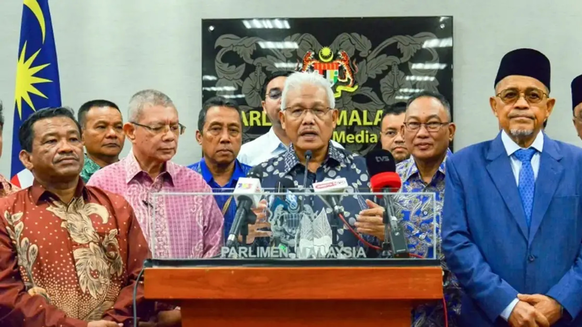 Hamzah Challenges Government Over Azam's NFCC Adviser Role Amid Investigations