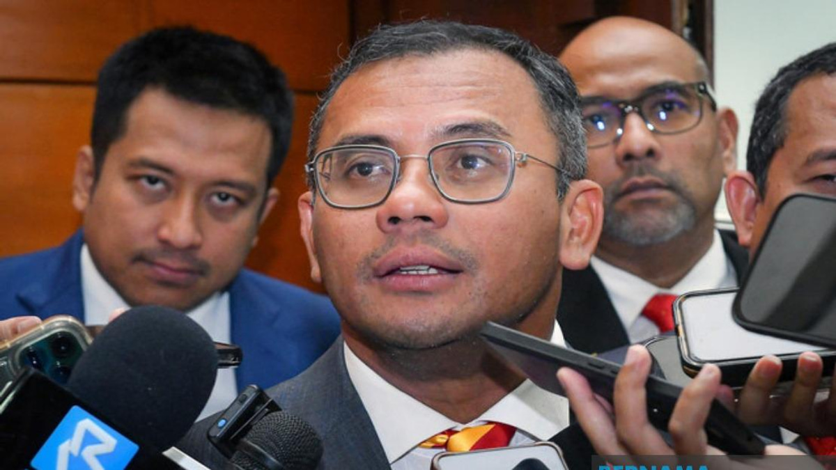 Local Networks Shielding Illegal Immigrants, Says Selangor MB