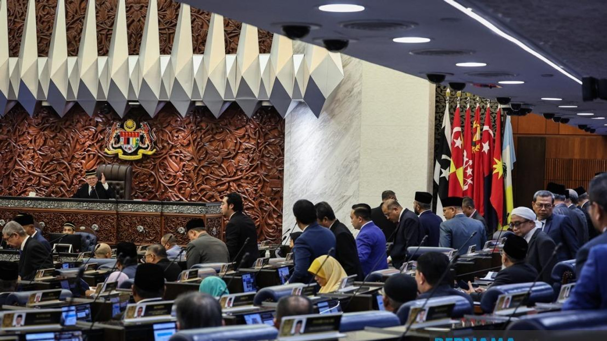 PM's Absence Not a Valid Reason to Avoid Tabung Haji Debate, Says Tengku Zafrul