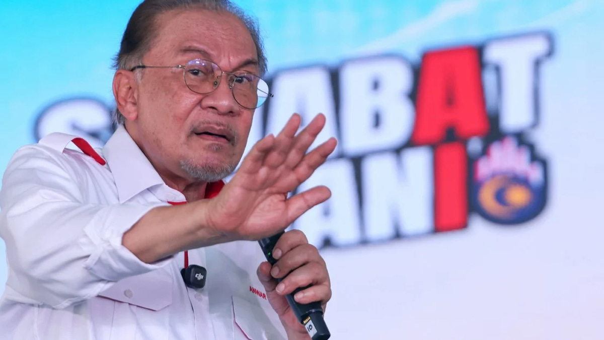 Anwar makes final appeal to Johor voters on eve of state election