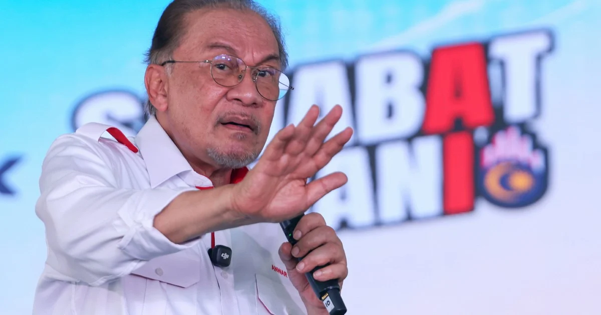 Anwar makes final appeal to Johor voters on eve of state election
