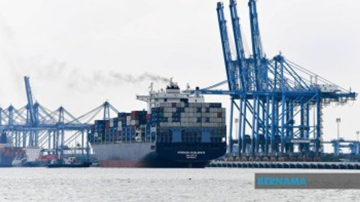 Malaysia's Export Growth Forecast Surges to 21.7% for 2026 on Tech Boom and Strong Trade Performance