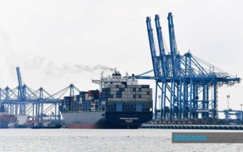 Malaysia's Export Growth Forecast Surges to 21.7% for 2026 on Tech Boom and Strong Trade Performance