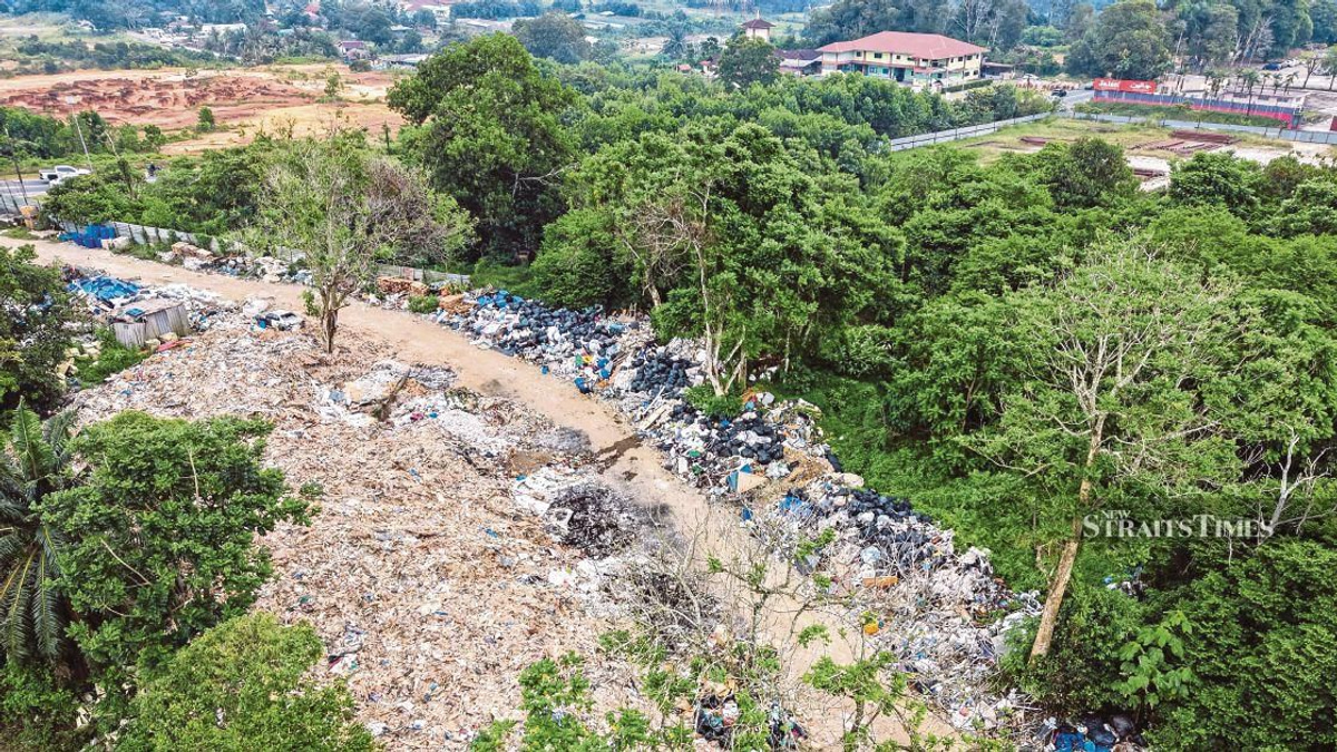 Johor launches task force to probe alleged illegal dumping of Singapore construction waste in Pontian