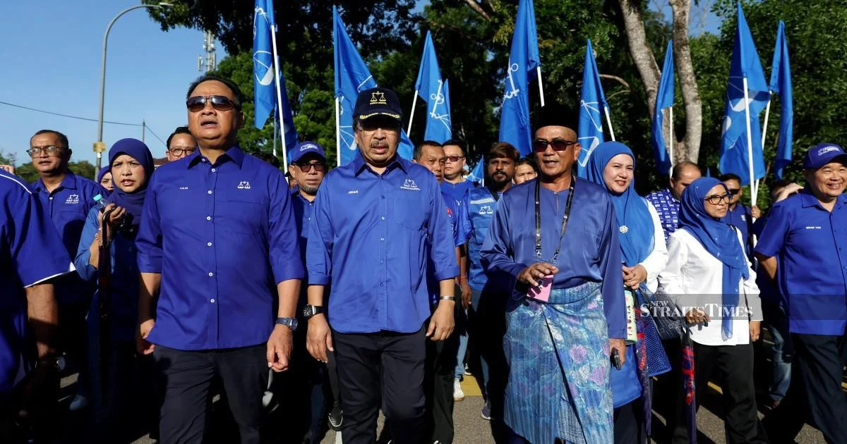 Senior Umno leader Johari Ghani campaigns for BN's Tiram bid in Johor state election