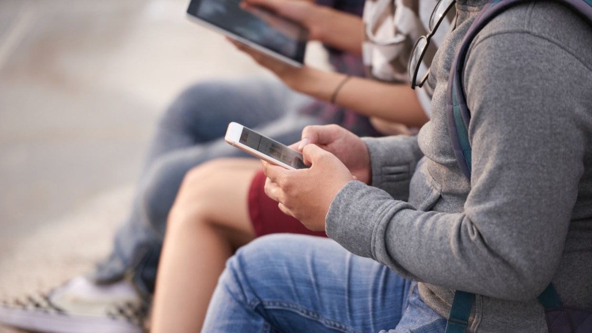 Global Push to Restrict Social Media for Children Faces Implementation Hurdles