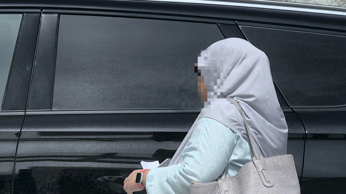 Ex-CFO of Tabung Haji-linked Firm Returns for Second Day of MACC Questioning